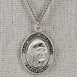 JC St.Teresa Medal Pendant Necklace Sterling Silver 925 Lobster Clasp 18 Inch